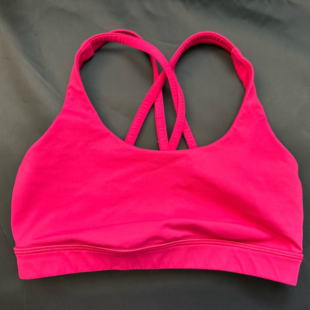 Lululemon size 6 pink sports bra, no pads. Great condition!